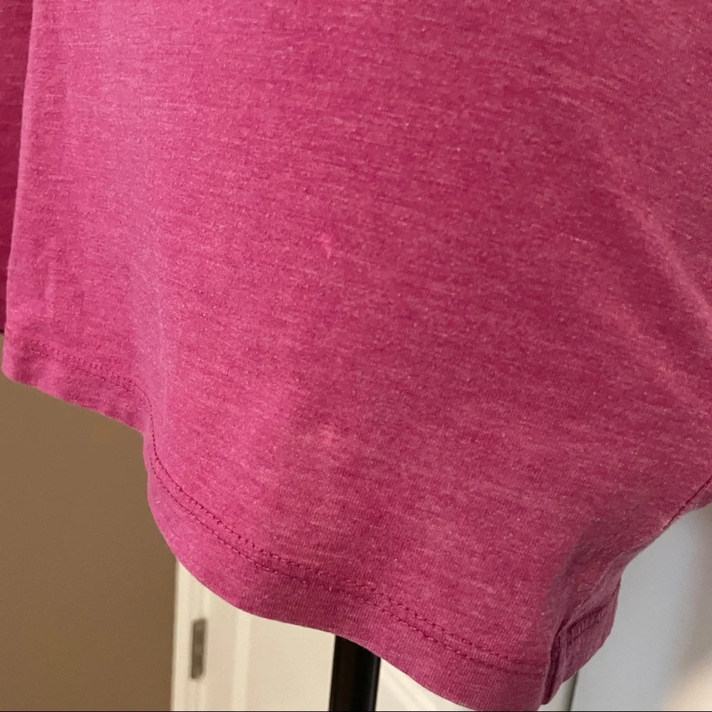 North Face plum butterfly v-neck tee size medium - Picture 3 of 5